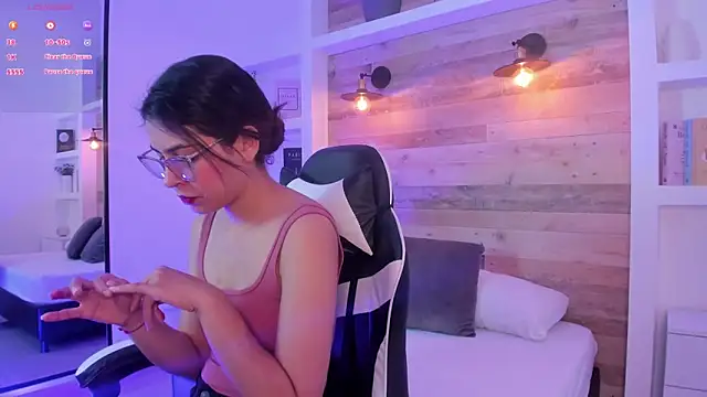 desireee  online show from February 23, 12:48 pm