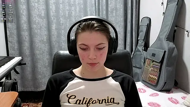 CutieAnny online show from April 16, 8:30 pm