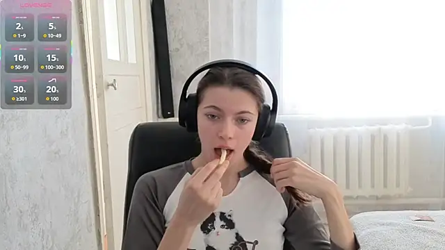 CutieAnny online show from December 18, 5:56 am