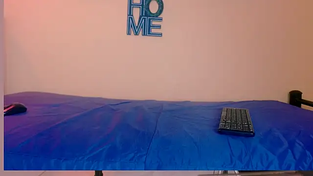 skinnyyuliana18 online show from October 27, 7:08 pm