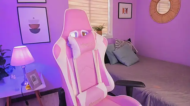 Ema wett online show from December 3, 8:00 pm