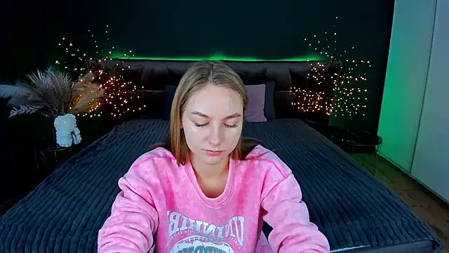 MilaAddams online show from December 3, 6:38 am