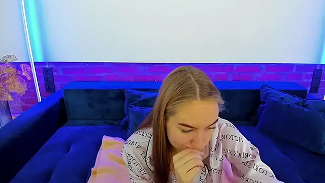 MilaAddams online show from November 18, 7:09 am