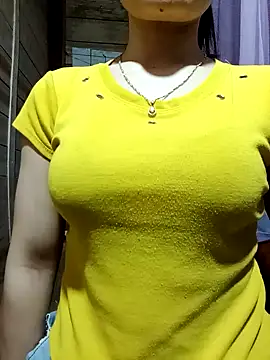 Snapshot of LucyyLy chatting on October 1, 1:21 am LucyyLy online show from October 1, 1:21 am