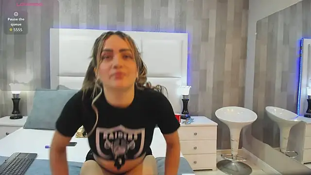 ZoeWilliis online show from September 11, 1:00 pm