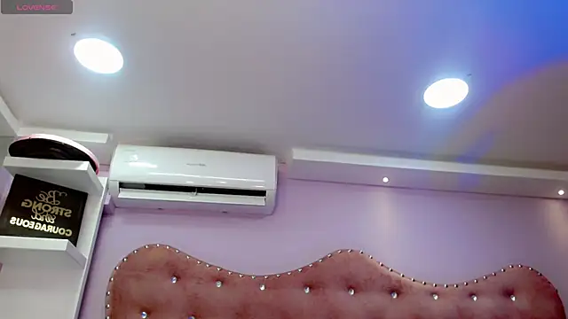 Snapshot of Valeria_Swett_ chatting on October 11, 8:11 pm Valeria Swett online show from October 11, 8:11 pm