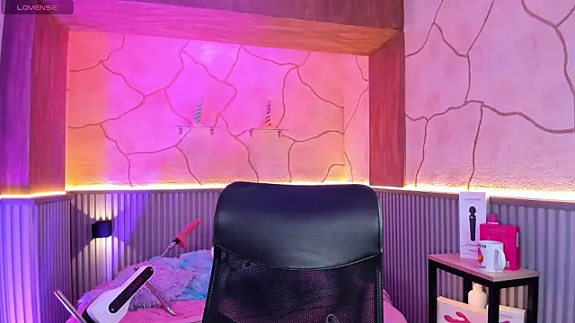 LindaWz  online show from September 28, 8:19 am