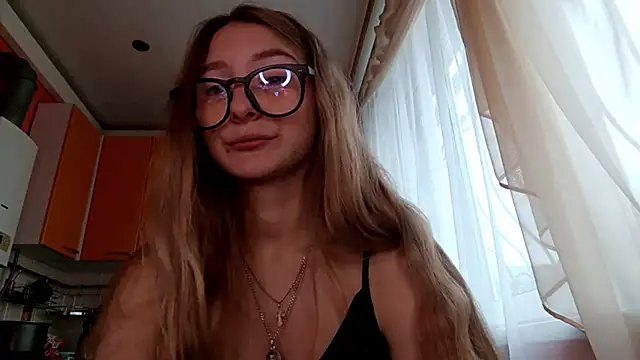 Nymera flare online show from October 28, 8:20 am