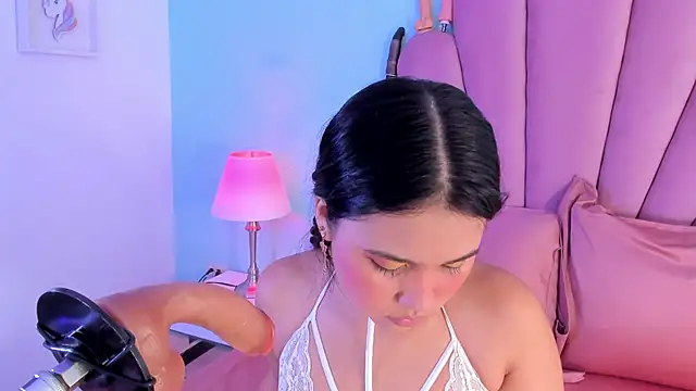 emma clarke  online show from October 13, 4:26 am