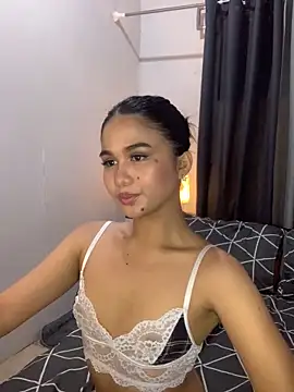 AngelHille online show from November 27, 6:00 pm