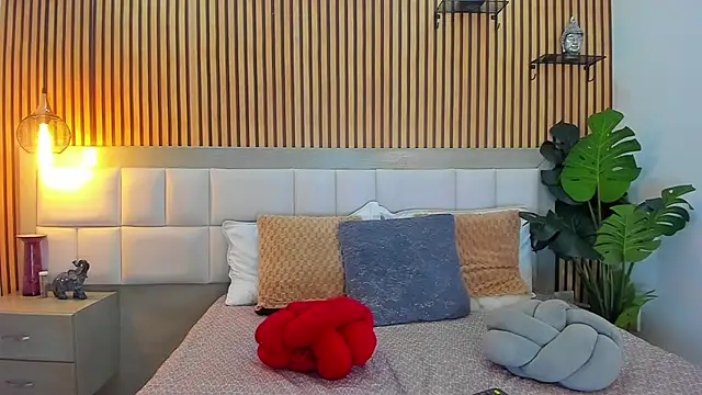 Roseaurora online show from November 1, 1:48 pm