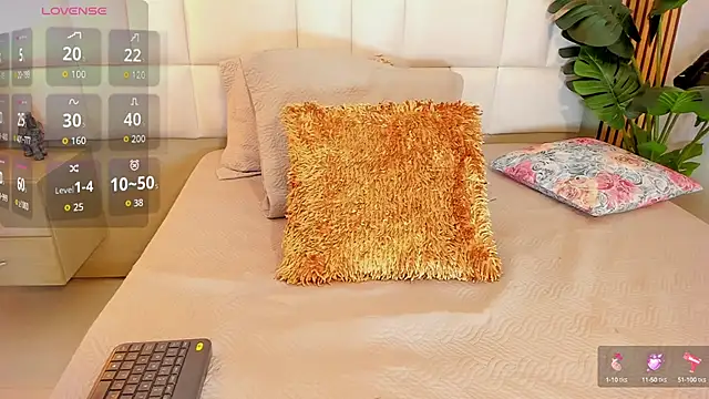 Roseaurora online show from October 6, 2:23 pm