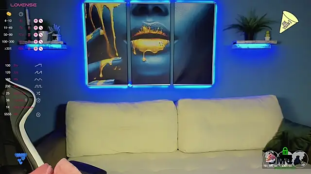 Snapshot of Roxy_foxi chatting on October 5, 1:32 am Roxy foxi online show from October 5, 1:32 am