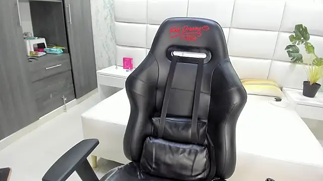 ValerySkinnyy online show from October 19, 3:52 am