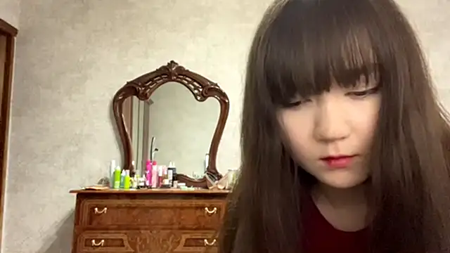 Snapshot of Pikmigirl18 chatting on October 14, 11:02 am Pikmigirl18 online show from October 14, 11:02 am