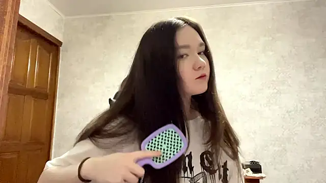 Snapshot of Pikmigirl18 chatting on September 26, 1:20 pm Pikmigirl18 online show from September 26, 1:20 pm