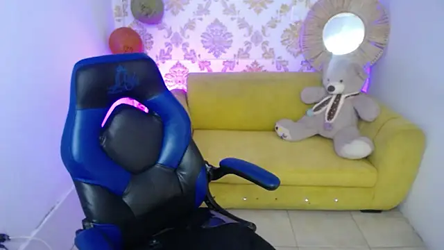 Ariannaa m online show from October 2, 8:25 pm