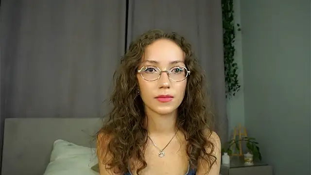 Snapshot of ZeniaBolich chatting on September 12, 9:00 pm ZeniaBolich online show from September 12, 9:00 pm