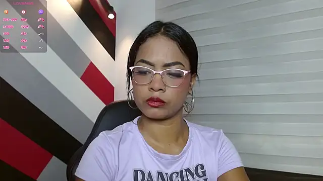 Snapshot of Chloe_Brown3 chatting on September 8, 5:34 pm Chloe Brown3 online show from September 8, 5:34 pm