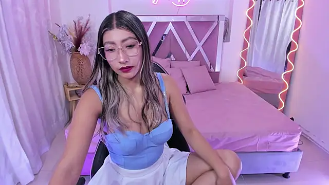 Kenndal tay online show from November 14, 7:47 pm