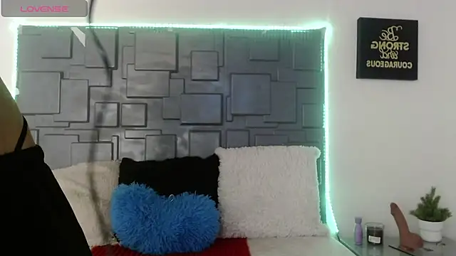 Trinity Knox online show from September 23, 3:32 pm