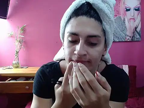 lola diez online show from September 8, 4:50 pm