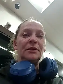 Goldenndoll online show from November 27, 7:00 am