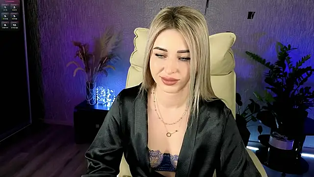 NikkiiStill online show from March 15, 3:30 am