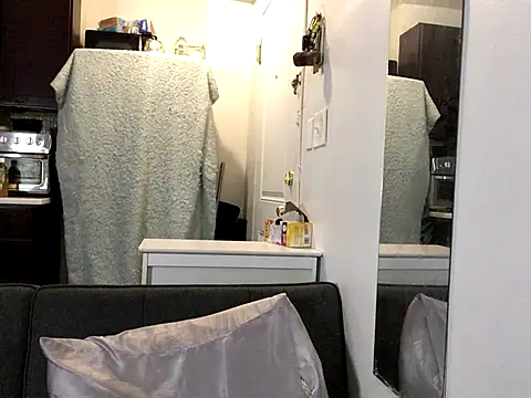 littyleesh1 online show from October 29, 2:27 am