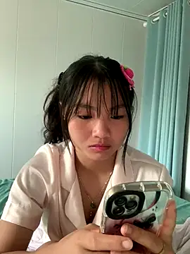 Emlyly-18 online show from October 10, 3:00 am