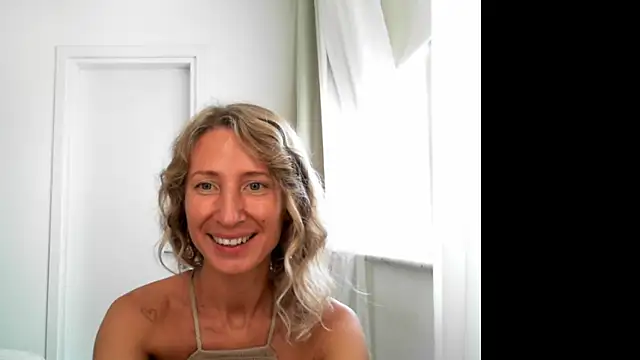Snapshot of Paevoa chatting on October 9, 9:35 am Paevoa online show from October 9, 9:35 am