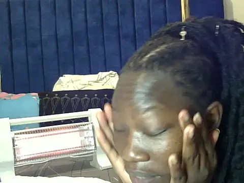 Playroom queen online show from December 5, 12:06 pm