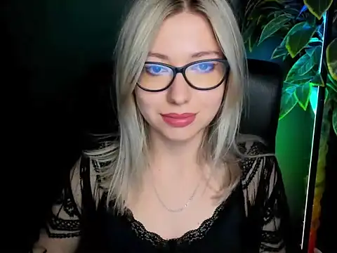 Snapshot of loveHeidi chatting on September 24, 6:45 am loveHeidi online show from September 24, 6:45 am