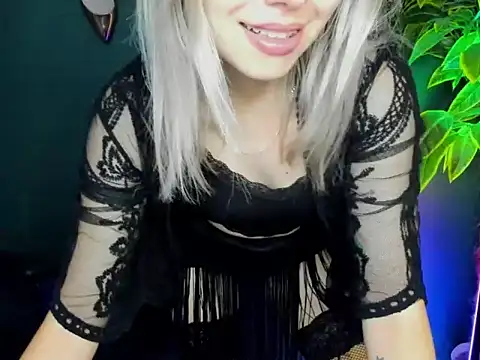 Snapshot of loveHeidi chatting on September 30, 7:25 am loveHeidi online show from September 30, 7:25 am