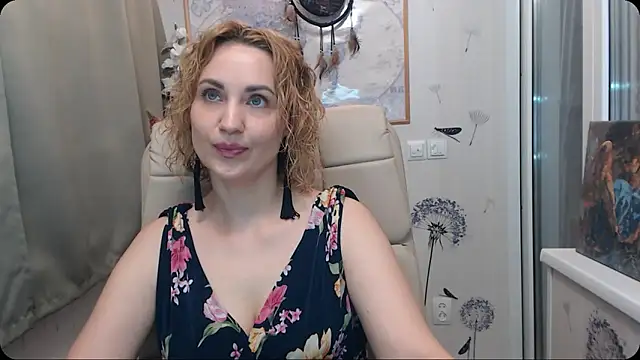 Snapshot of KatrinAlluring chatting on October 6, 4:29 am KatrinAlluring online show from October 6, 4:29 am