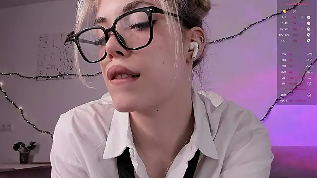 Leila Vanilla online show from March 11, 3:33 am