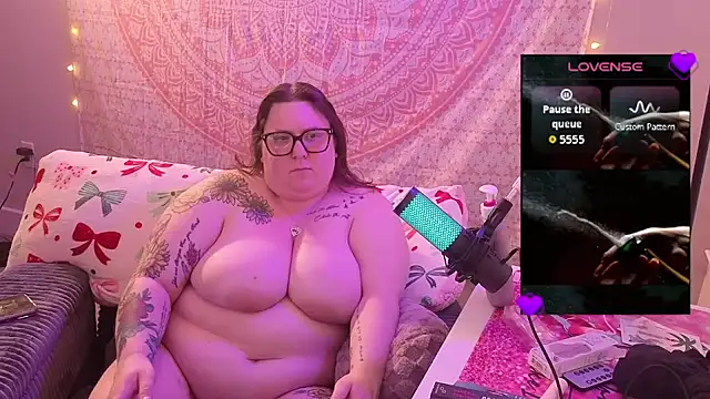 brookenicole3003 online show from May 2, 10:24 pm