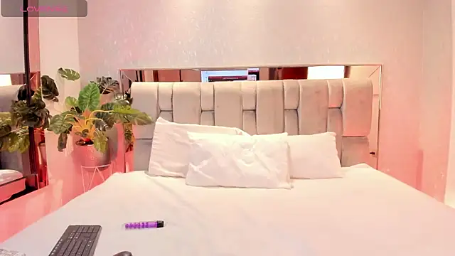 Snapshot of VianyLove chatting on September 12, 1:29 pm VianyLove online show from September 12, 1:29 pm