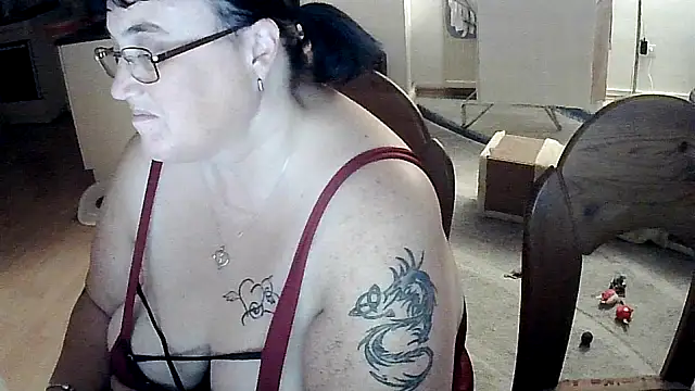 Snapshot of Minou1610 chatting on October 2, 6:46 pm Minou1610 online show from October 2, 6:46 pm