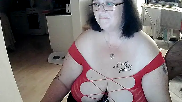 Snapshot of Minou1610 chatting on October 8, 6:34 pm Minou1610 online show from October 8, 6:34 pm