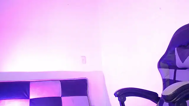 GwenHazel online show from November 11, 12:24 pm