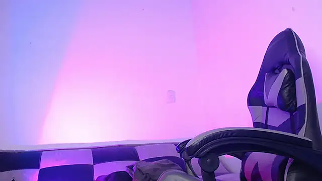 GwenHazel online show from December 1, 11:25 am