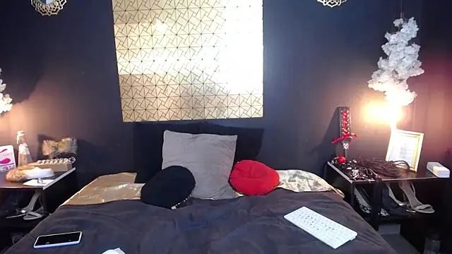 kinky momm online show from April 6, 5:14 pm