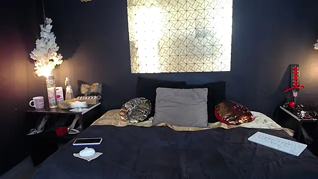 kinky momm online show from April 8, 5:26 pm