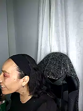 Shantey Laurent online show from November 3, 2:54 pm