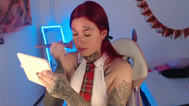 Maddy Vicius19 online show from October 26, 9:10 pm