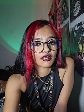 carolinerue online show from February 10, 10:51 am