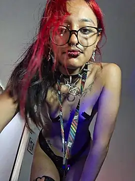 carolinerue online show from February 28, 7:46 pm