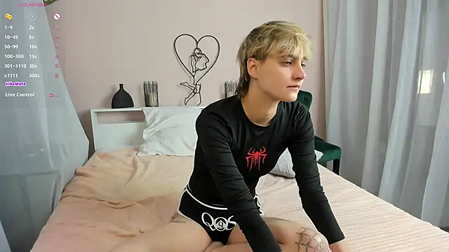 Astrellia online show from October 18, 7:04 pm