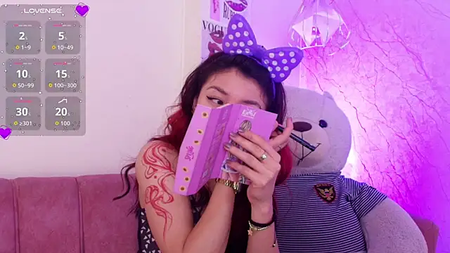 april bennett online show from October 22, 12:32 pm